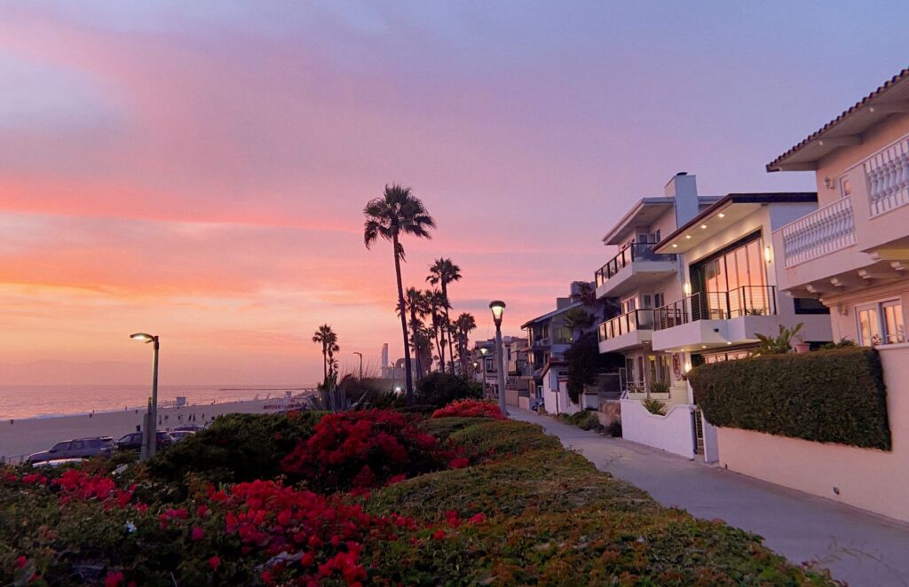 Manhattan Beach Strand at sunset